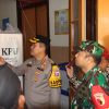 Kapolres dan Dandim Sumenep Kawal Pergeseran Kotak Suara Pilkada 2024