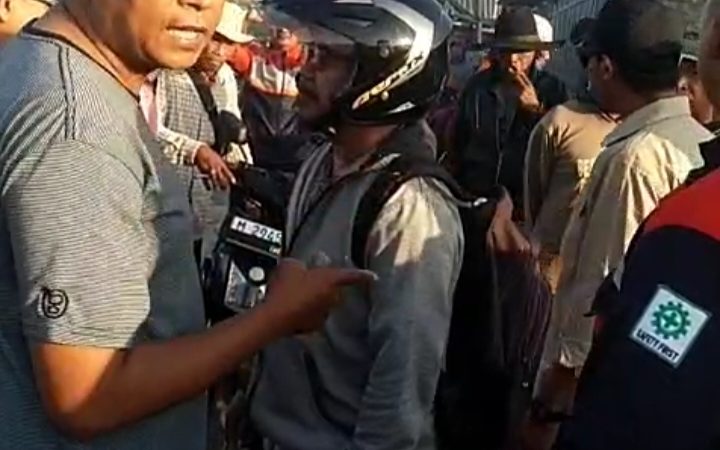 Dinilai Tebang Pilih Tertibkan Penggarap Lahan, Nelayan Blokade Saluran Air Milik PT Garam